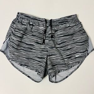Nike Dri Fit Women’s Black White Gray Striped Athletic Shorts Size Small